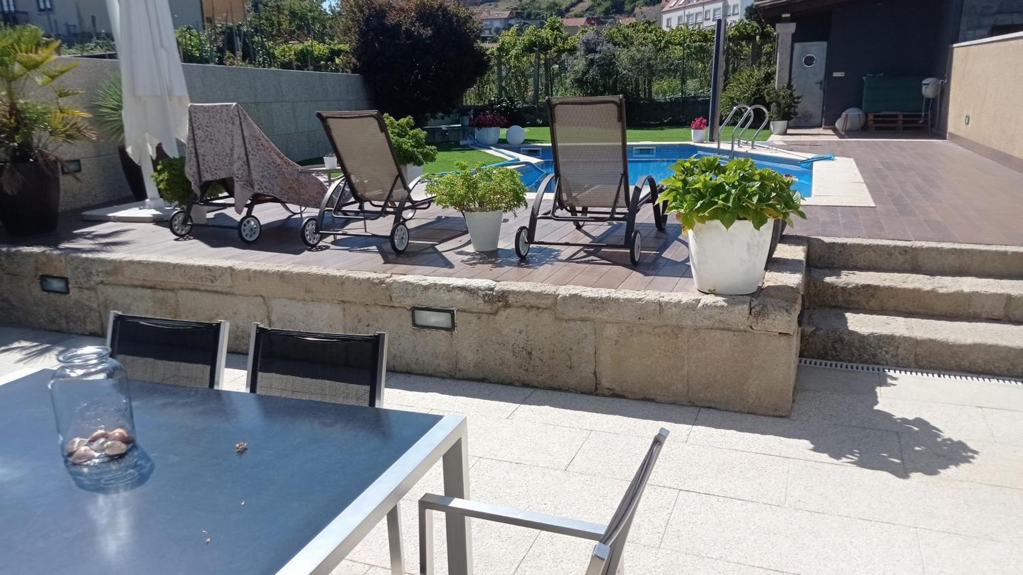 Villa Hórreos y Piscina en Combarro Exterior foto